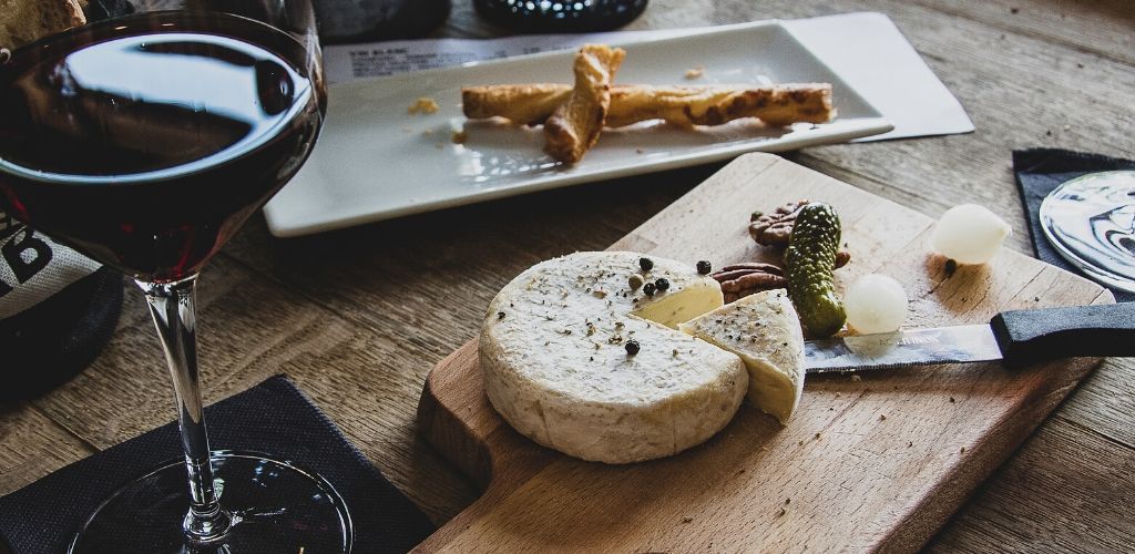Queijos e Vinhos: Uma Combinação Perfeita